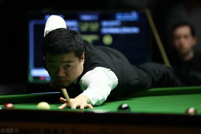 皮球在空中 皮球在空中