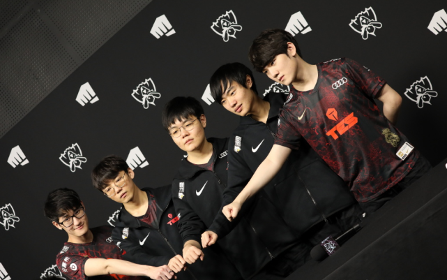 阵容轮换与 阵容轮换与